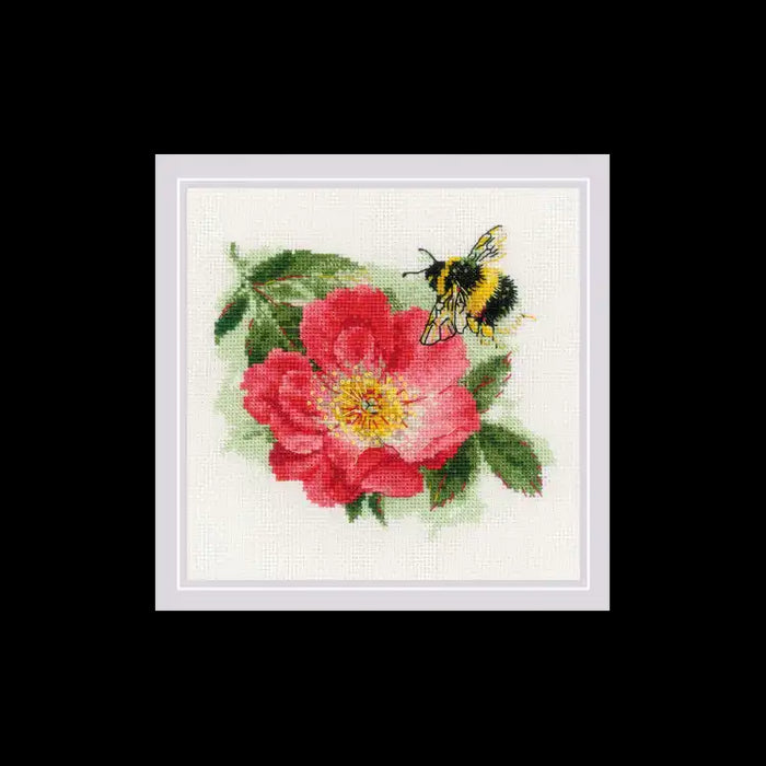 Cross Stitch Kit Riolis - "FURRY BUMBLEBEE"15X15 SR2210