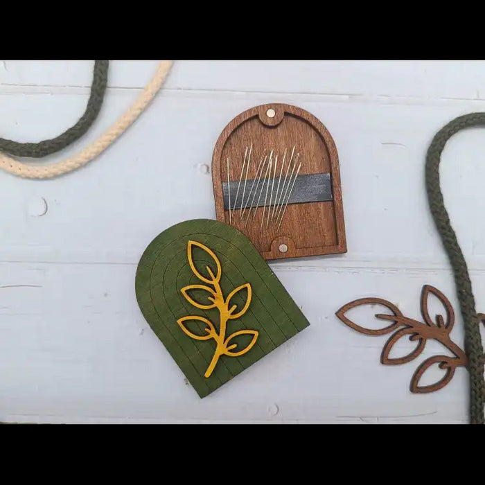 WOODEN NEEDLE CASE. BOHO BROWN KF056/111B