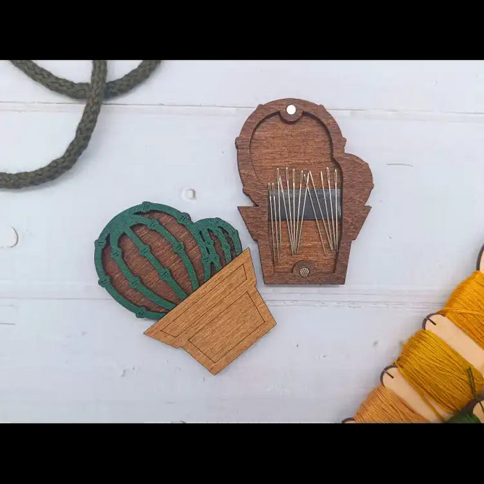 WOODEN NEEDLE CASE. CACTUS KF056/114