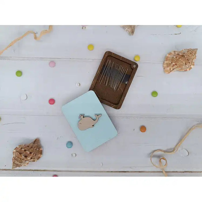 WOODEN NEEDLE CASE. WHALE. KF056/38