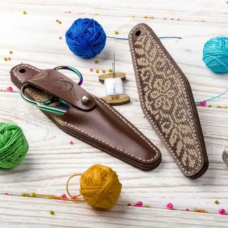 Scissor Case Needlecraft Kit - Étui à ciseaux en cuir