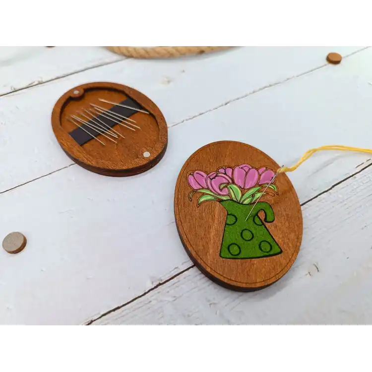 WOODEN NEEDLE CASE. TULIPS KF056/120P