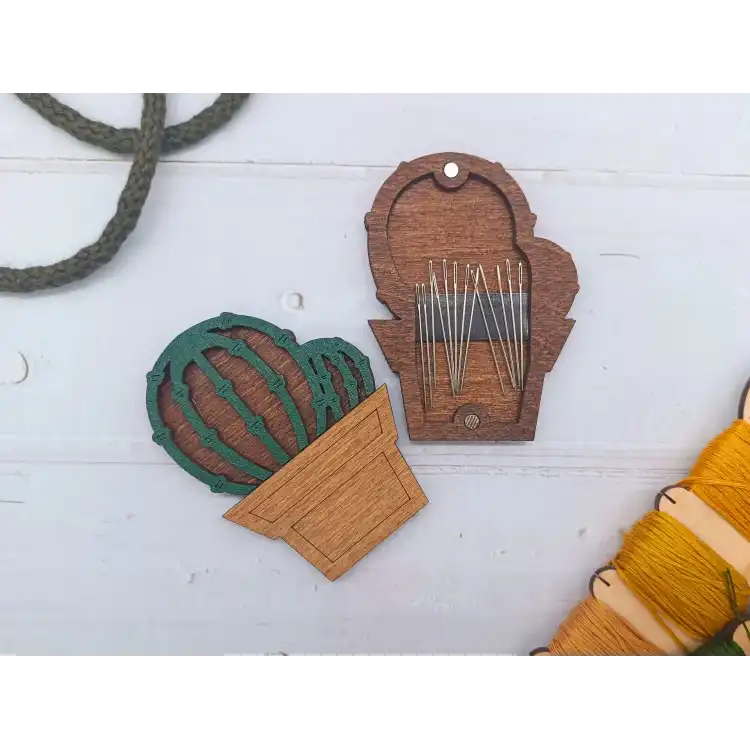 WOODEN NEEDLE CASE. CACTUS KF056/114