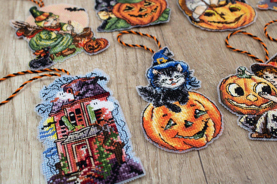 Cross Stitch Kit LetiStitch - Halloween Toys Kit of 8 pieces - HobbyJobby